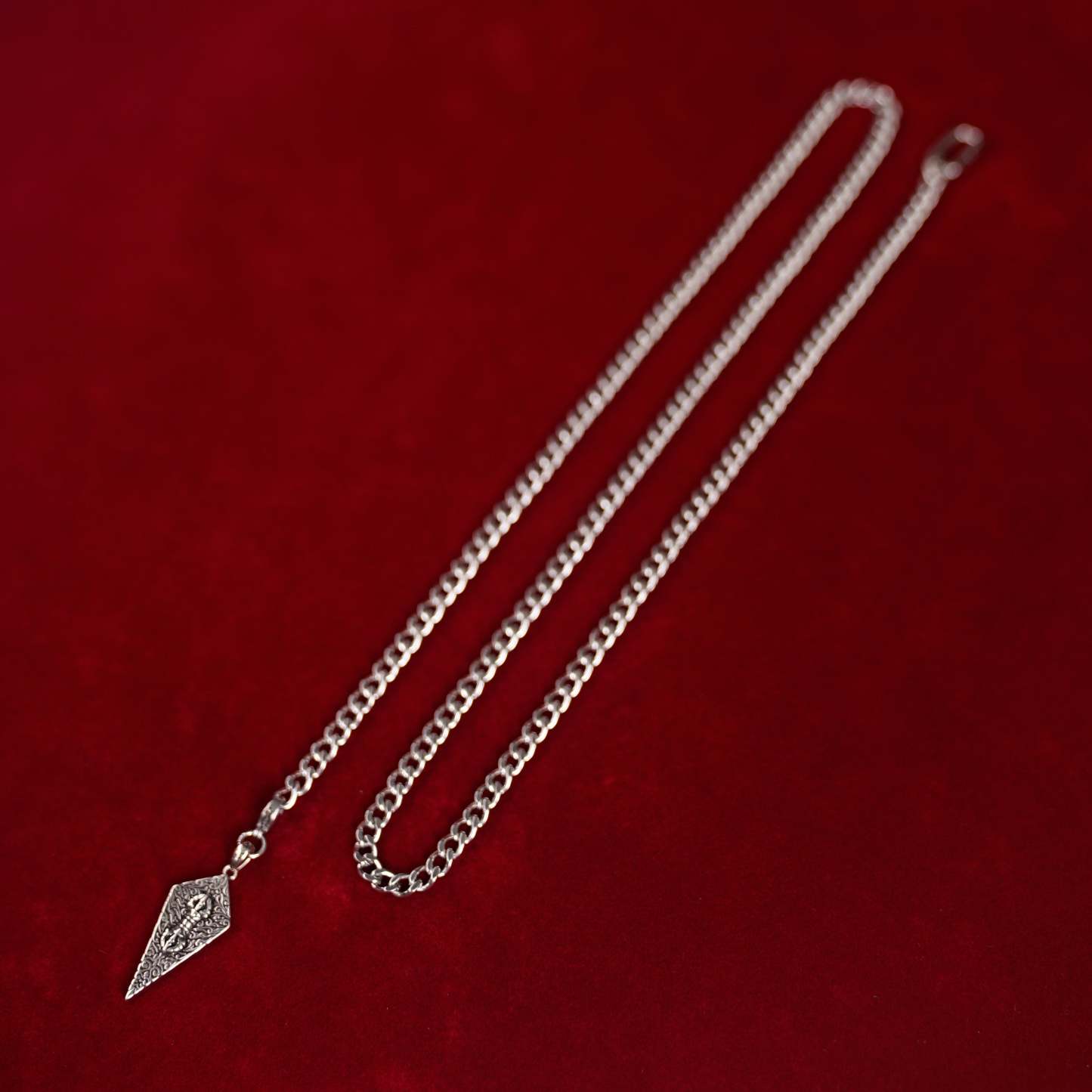 Knight’s Shield Slip Chain Choker – Gold Edition