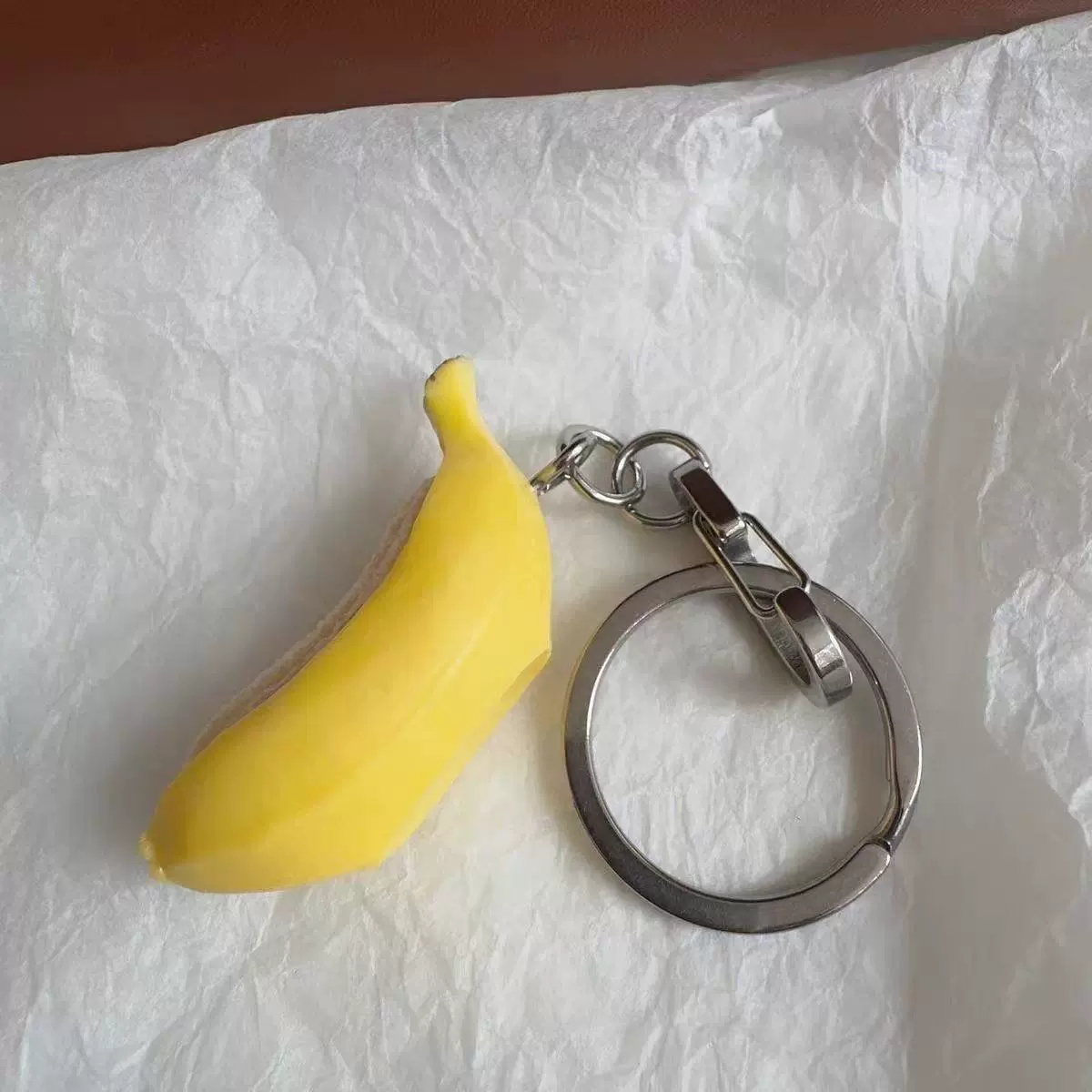 3D Realistic Peeled Banana Keychain Cute Mini Fruit Charm Key Ring Funny Bag Accessory for Students Handmade Creative Banana Pendant Gift