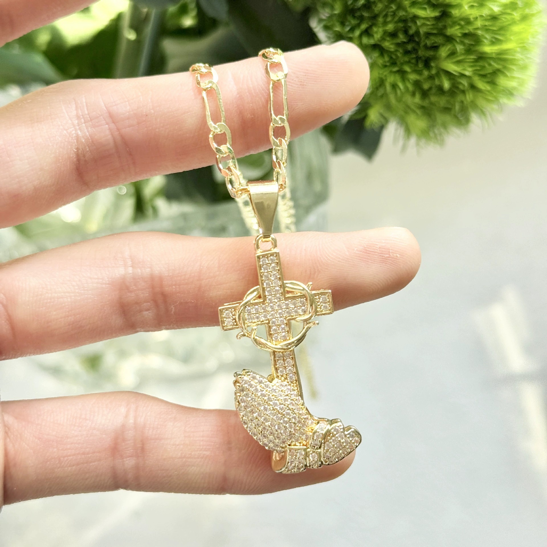Iced Out Cross Pendant Necklace Praying Hands Gold Plated Hip Hop Long Chain Luxury Bling Cubic Zirconia Statement Jewelry for Men Women 商品缩略图
