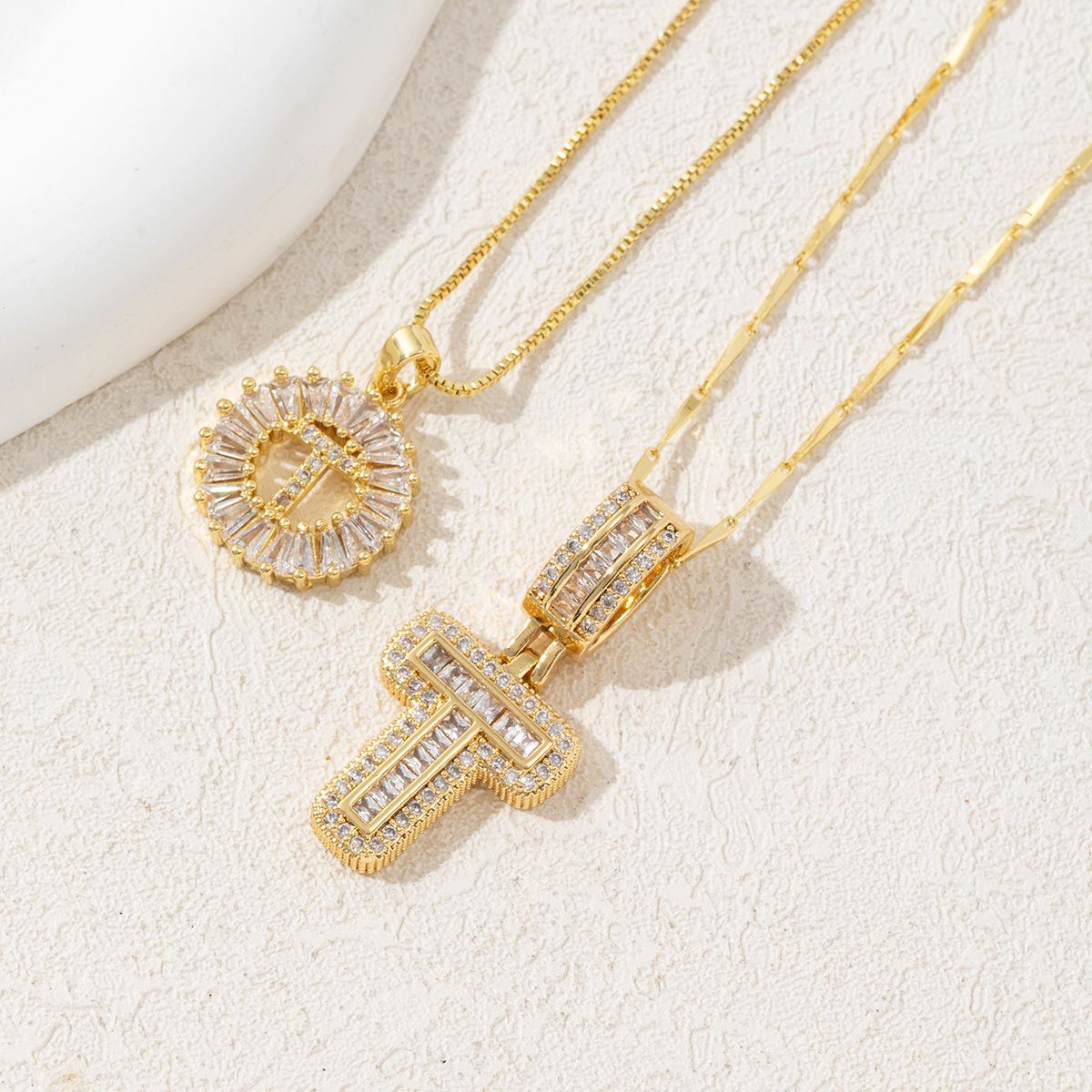 Letter Necklace 14k Gold Plated Bling Dainty Necklaces Trendy Chunky Custom Name Necklace Personalized Round Circle Pendant Zirconia Letters Name Crystal Jewelry Gifts for Women