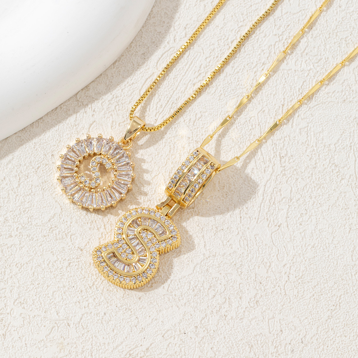 Letter Necklace 14k Gold Plated Bling Dainty Necklaces Trendy Chunky Custom Name Necklace Personalized Round Circle Pendant Zirconia Letters Name Crystal Jewelry Gifts for Women