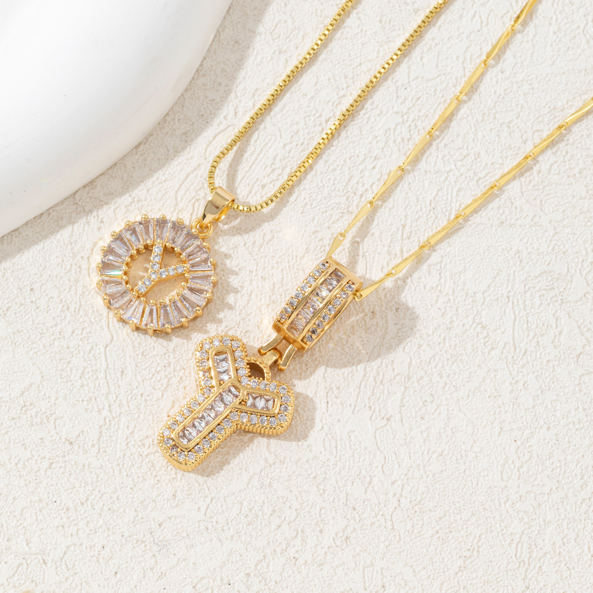 Letter Necklace 14k Gold Plated Bling Dainty Necklaces Trendy Chunky Custom Name Necklace Personalized Round Circle Pendant Zirconia Letters Name Crystal Jewelry Gifts for Women