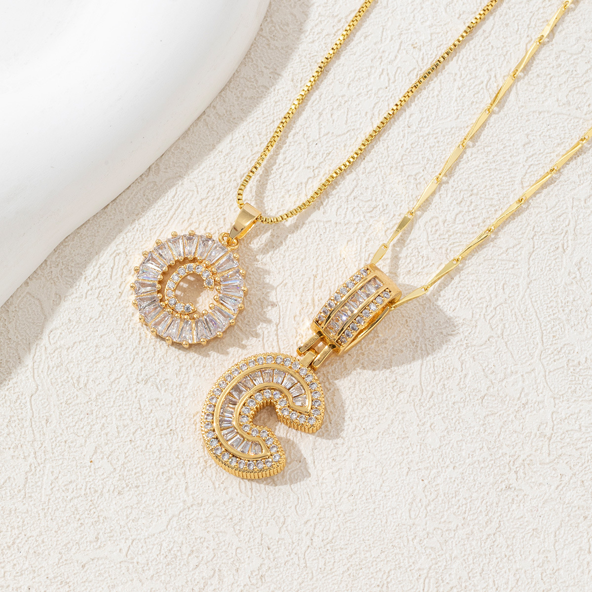 Letter Necklace 14k Gold Plated Bling Dainty Necklaces Trendy Chunky Custom Name Necklace Personalized Round Circle Pendant Zirconia Letters Name Crystal Jewelry Gifts for Women