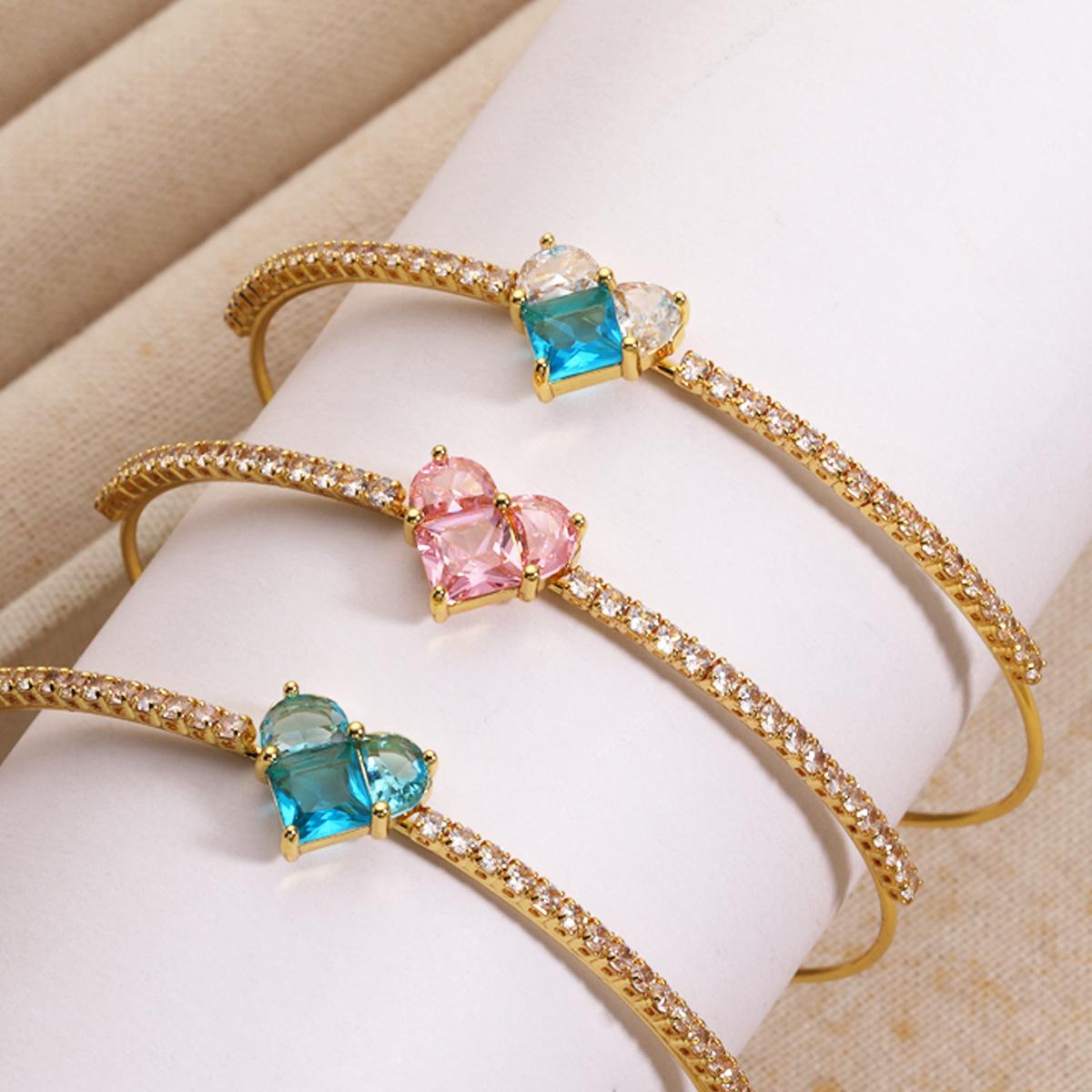 Sparkling Heart Cubic Zirconia Bangle Bracelet Platinum Plated Heart CZ Open Cuff Bracelet Luxury Elegant Crystal Bangle Anniversary Jewelry Gift for Women
