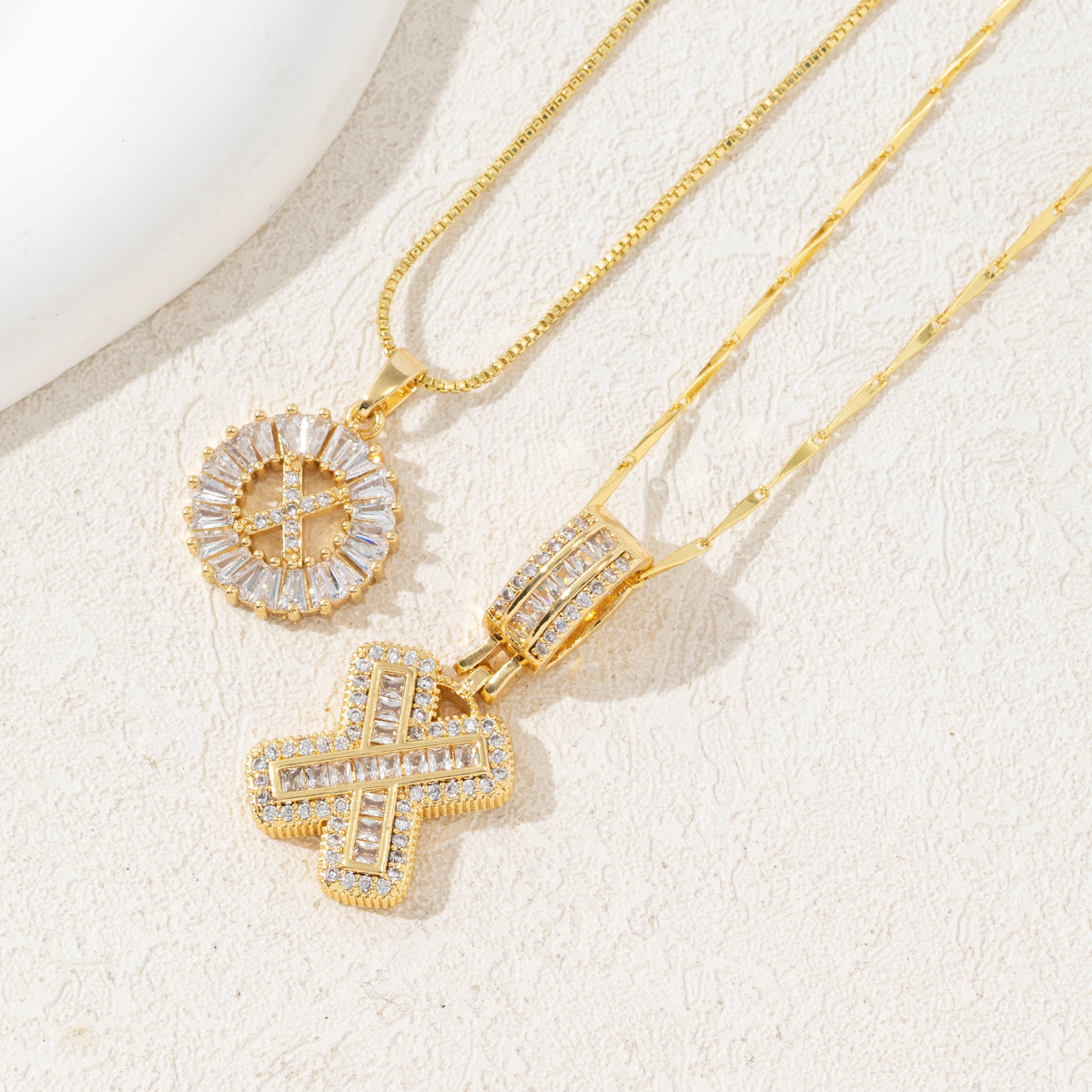 Letter Necklace 14k Gold Plated Bling Dainty Necklaces Trendy Chunky Custom Name Necklace Personalized Round Circle Pendant Zirconia Letters Name Crystal Jewelry Gifts for Women