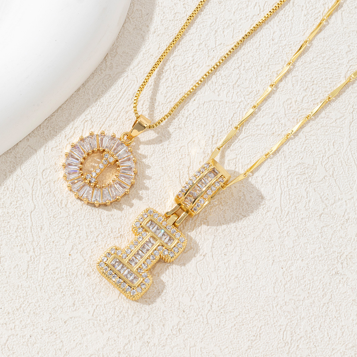 Letter Necklace 14k Gold Plated Bling Dainty Necklaces Trendy Chunky Custom Name Necklace Personalized Round Circle Pendant Zirconia Letters Name Crystal Jewelry Gifts for Women