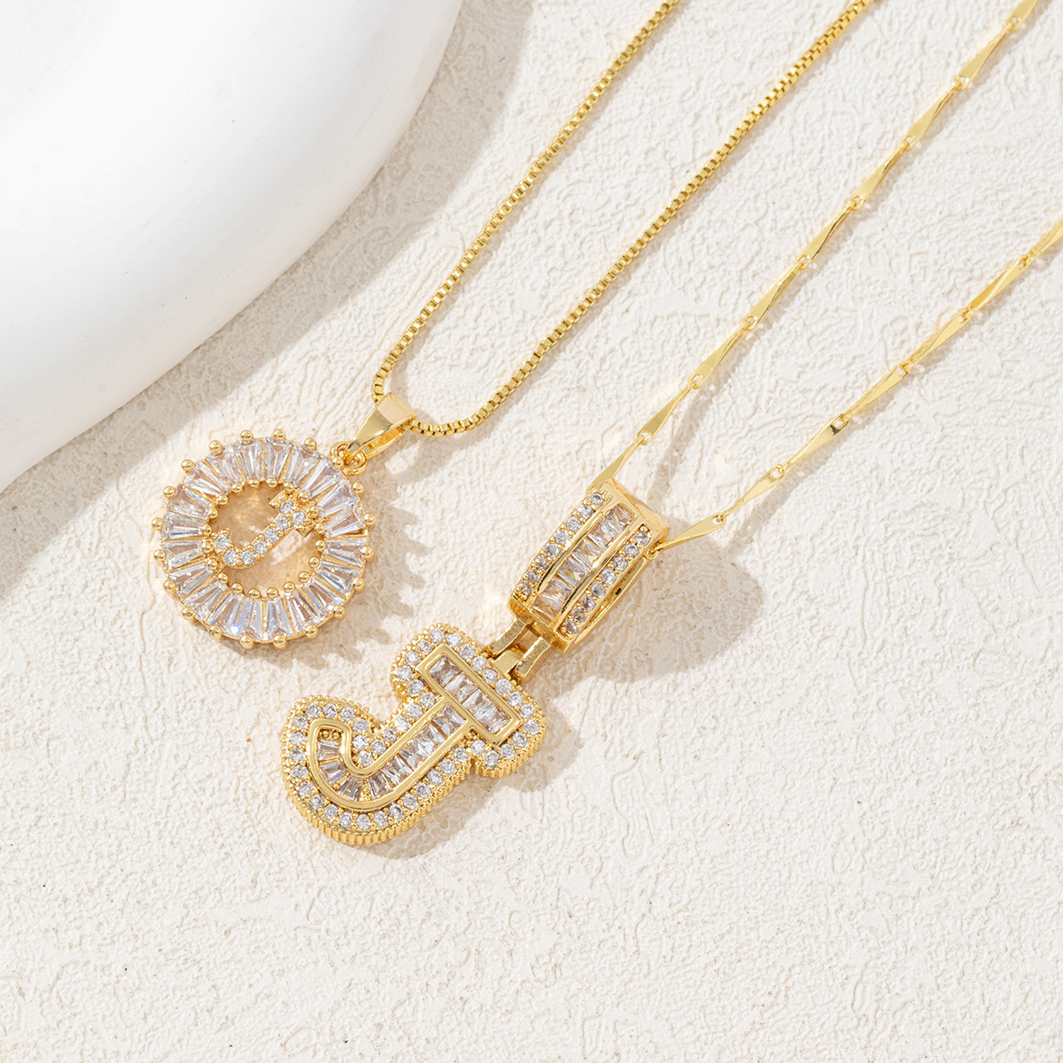 Letter Necklace 14k Gold Plated Bling Dainty Necklaces Trendy Chunky Custom Name Necklace Personalized Round Circle Pendant Zirconia Letters Name Crystal Jewelry Gifts for Women