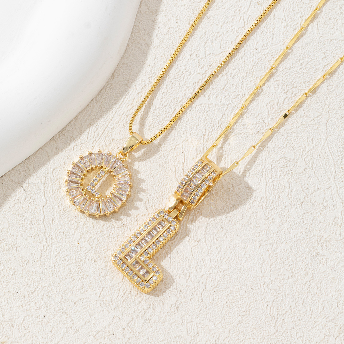 Letter Necklace 14k Gold Plated Bling Dainty Necklaces Trendy Chunky Custom Name Necklace Personalized Round Circle Pendant Zirconia Letters Name Crystal Jewelry Gifts for Women