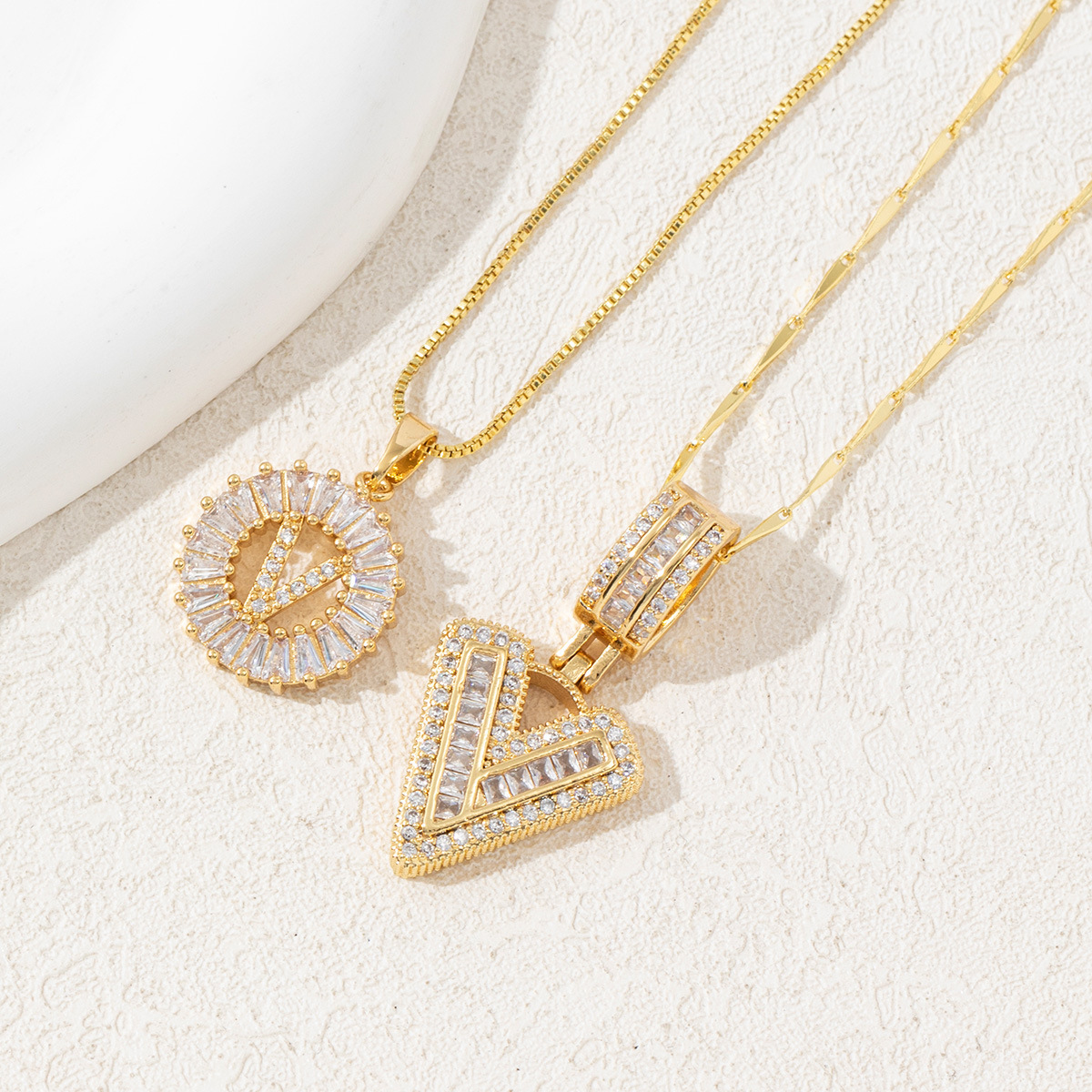 Letter Necklace 14k Gold Plated Bling Dainty Necklaces Trendy Chunky Custom Name Necklace Personalized Round Circle Pendant Zirconia Letters Name Crystal Jewelry Gifts for Women