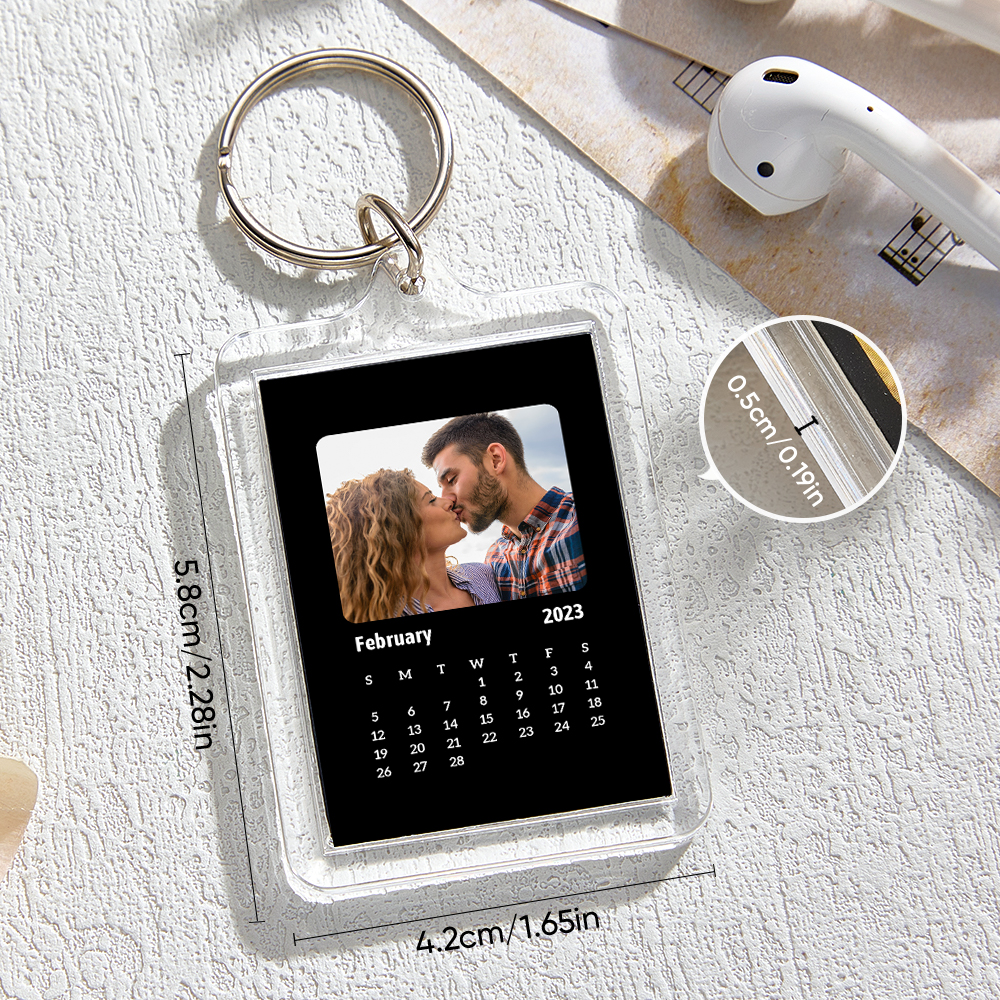 Custom Photo Engraved Calendar Keychain Personalized Colorful Acrylic Keychain Gifts for Couples detail