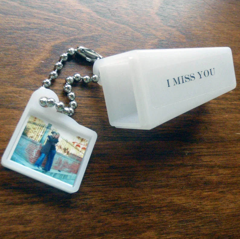 PERSONALIZED, Your IMAGE & WORDS. Say I Miss You with this Viewfinder Keychain. Photo Included. 商品缩略图