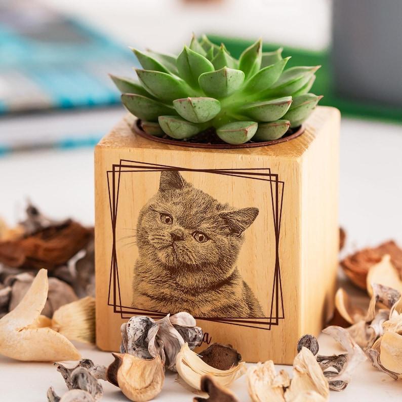 Custom Pet Portrait Planter, Dog Cat Mom Portrait, Wood Plant Pot, Pet Loss Gift, Pet Memorial Gift, Engraved Photo as Office Desk Decor.