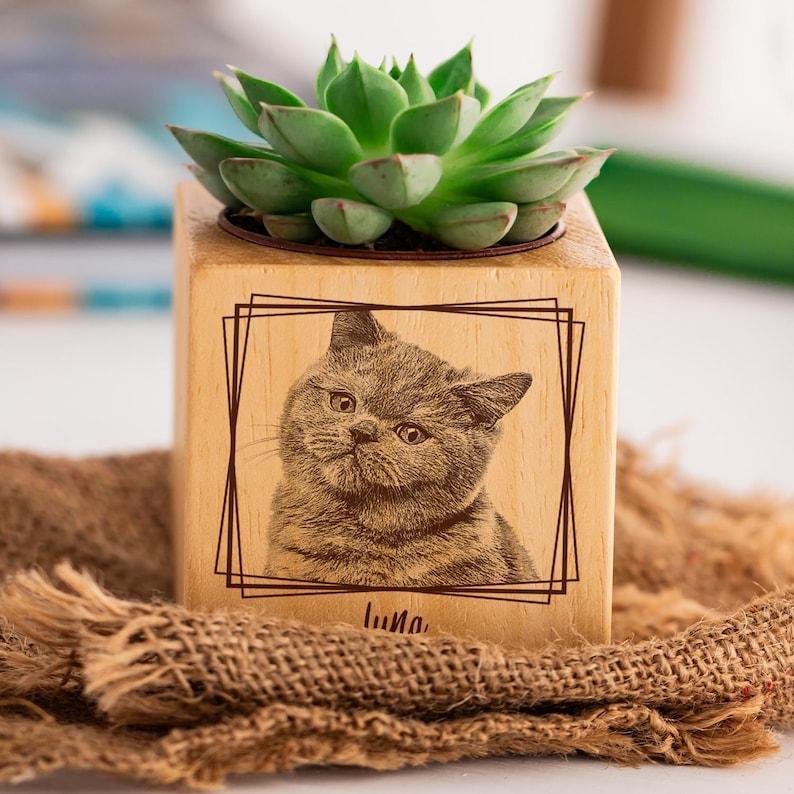 Custom Pet Portrait Planter, Dog Cat Mom Portrait, Wood Plant Pot, Pet Loss Gift, Pet Memorial Gift, Engraved Photo as Office Desk Decor.