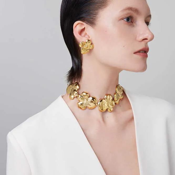 Camellia Collection Petal Relief Choker