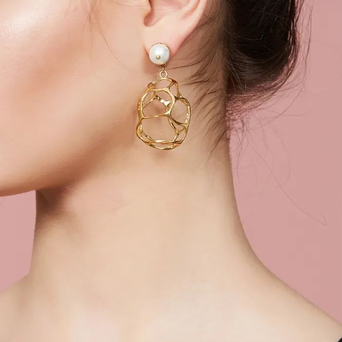 Texture Collection Hollow Pearl Earrings