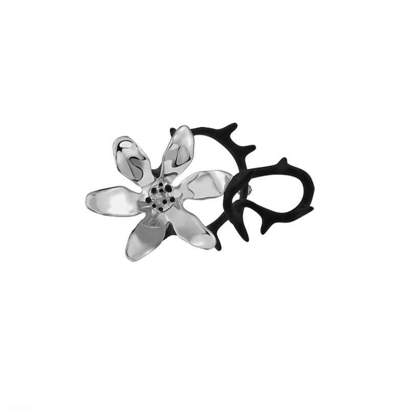 Thorn And Flower Collection Six Petals Connect With Thorn Brooch
