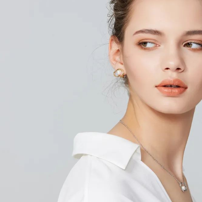 Growth Ring Collection Monocyclic Ring Pearl Ear Clip