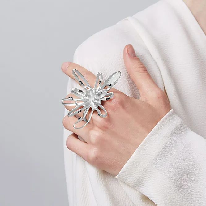 Chrysanthemum Collection Linear Silver Double Finger Ring