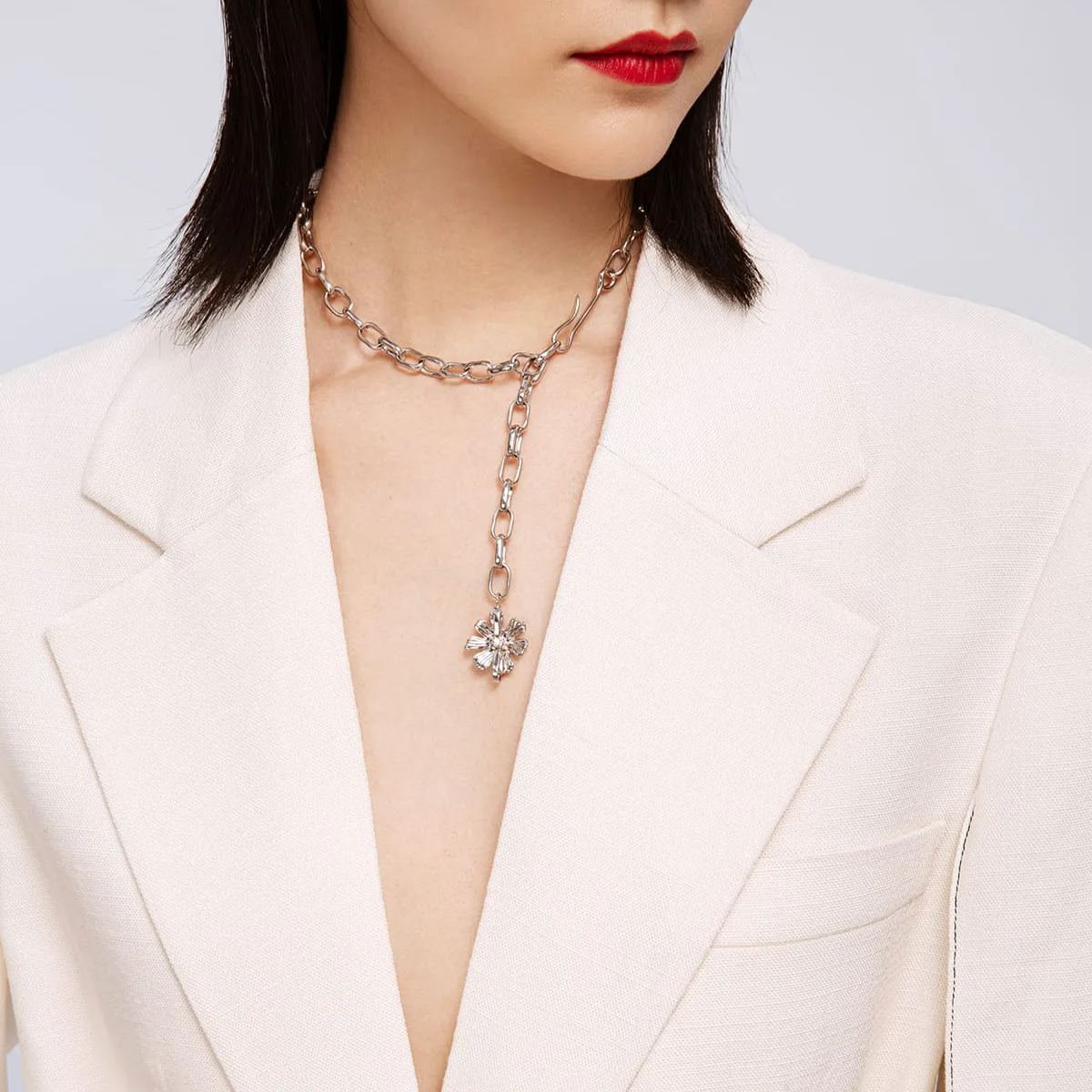 Cosmos Collection White Flower Silver Choker