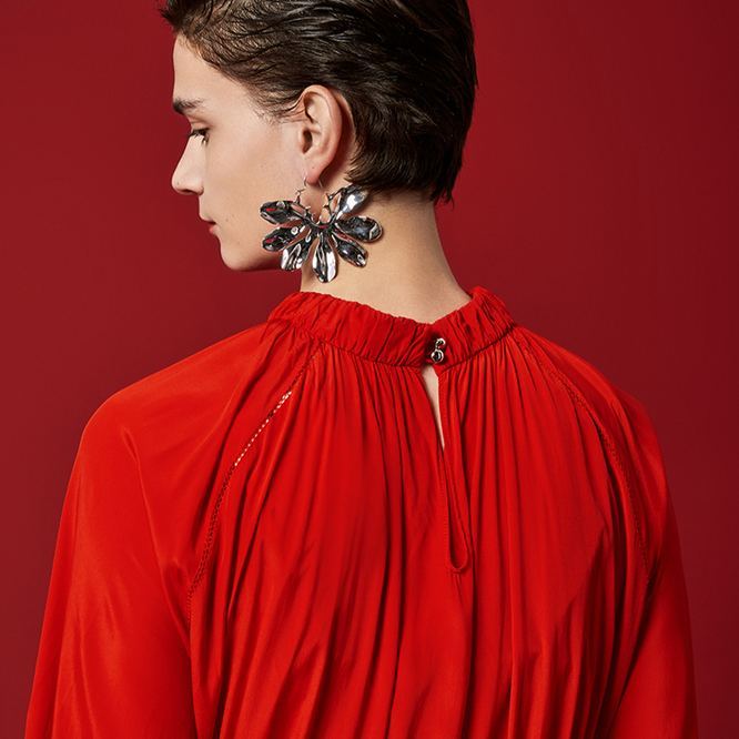 Seven Petals Connect With Thorn Earrings