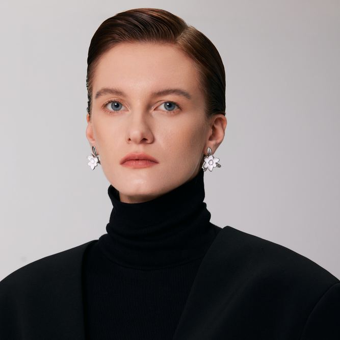 Narcissus Collection Flower Shape White Earrings