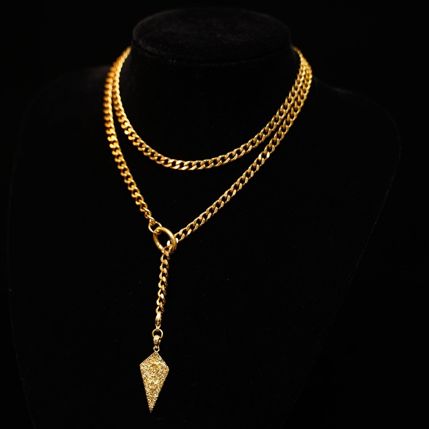 Knight’s Shield Slip Chain Choker – Gold Edition
