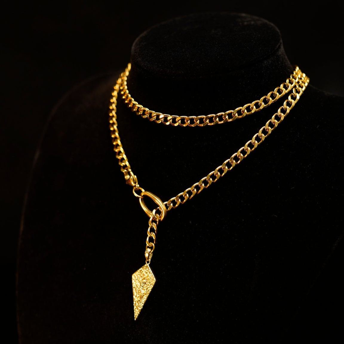 Knight’s Shield Slip Chain Choker – Gold Edition