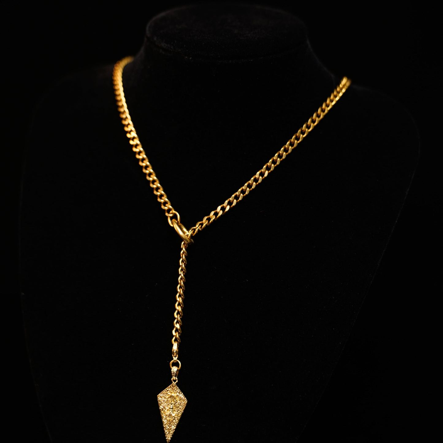 Knight’s Shield Slip Chain Choker – Gold Edition