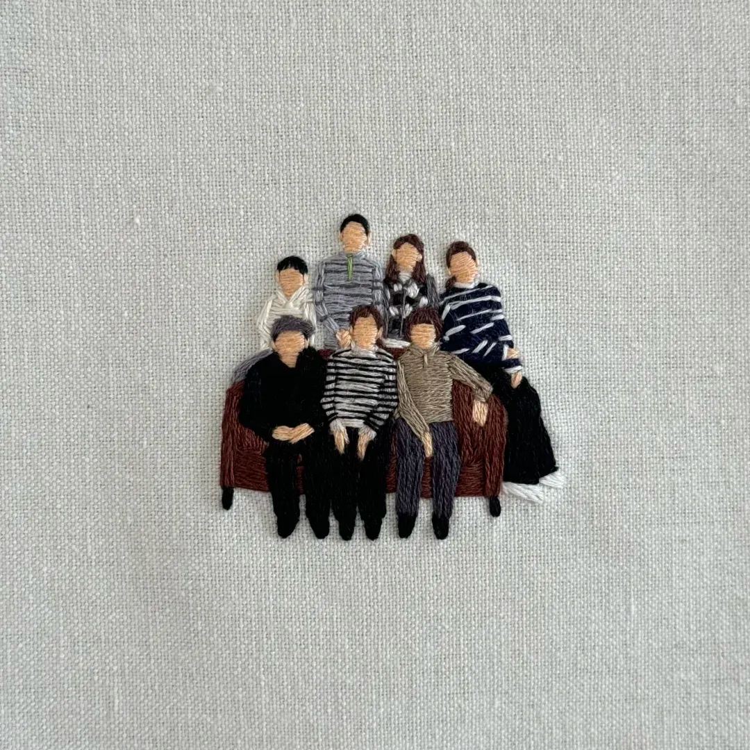 Personalized Photo Faux Embroidery Photo Ornament – Custom Family Portrait Hanging Decor