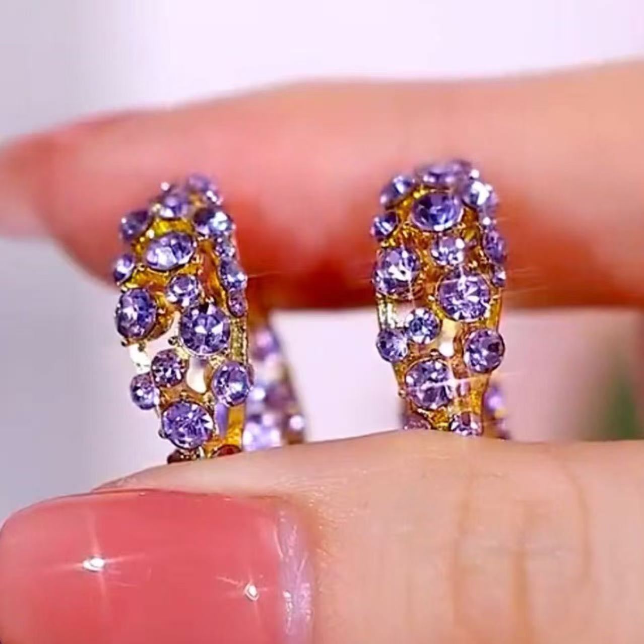 Sparkling Purple Cubic Zirconia Gold Hoop Earrings Elegant Full-Paved Amethyst Purple Zirconia Huggie Earrings Lightweight Luxury Fashion Jewelry Gift for Women