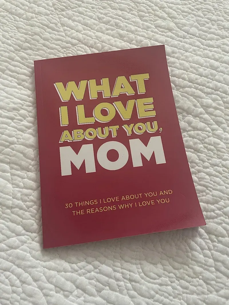 What I Love About You, Dad: 30 Things I Love About You and the Reasons Why I Love You Fill-in-the-Blank Gift Book. Gifts for Dad - soufeelus