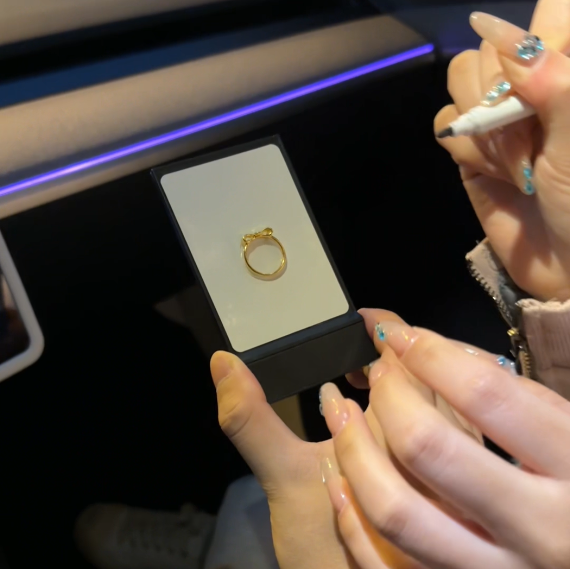 Flick Pad Magic Drawing Board Instantly Turns Into A Sketchbook Confession Props And Ring Artifact Surprise Gift