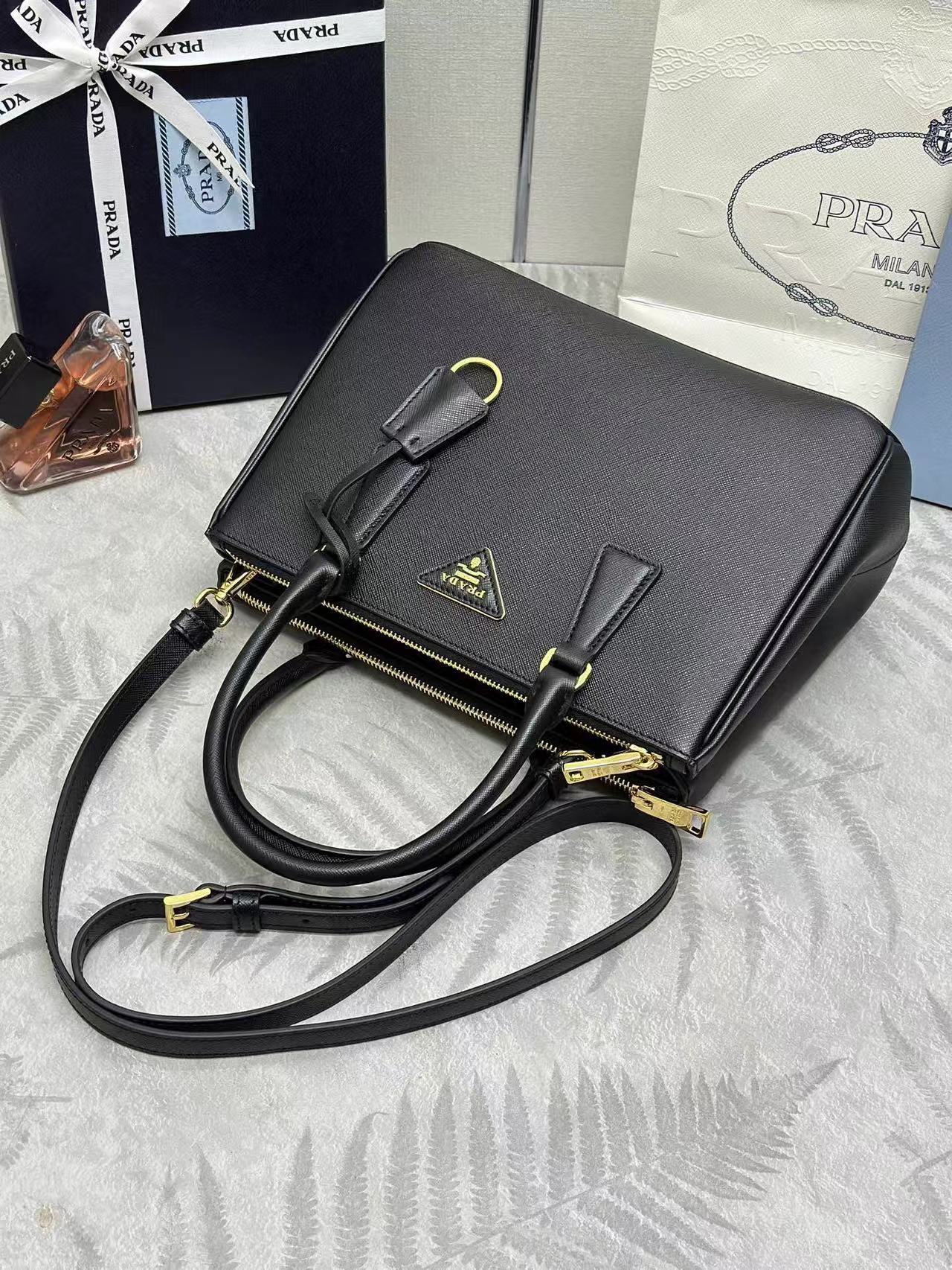 Medium Prada Galleria Saffiano leather bag