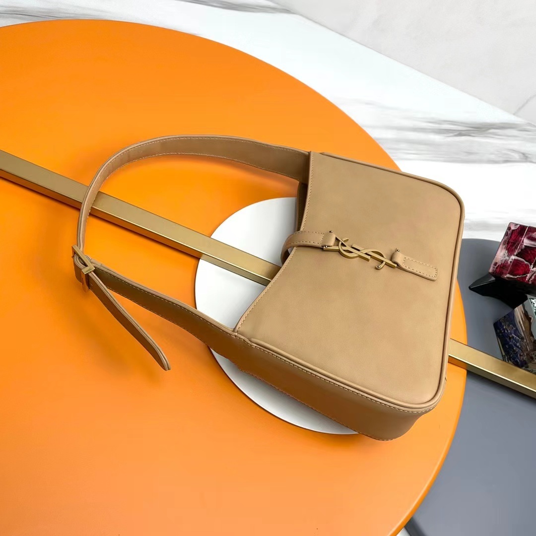 YSL LE 5 À 7 IN SMOOTH LEATHER