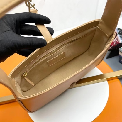 YSL LE 5 À 7 IN SMOOTH LEATHER