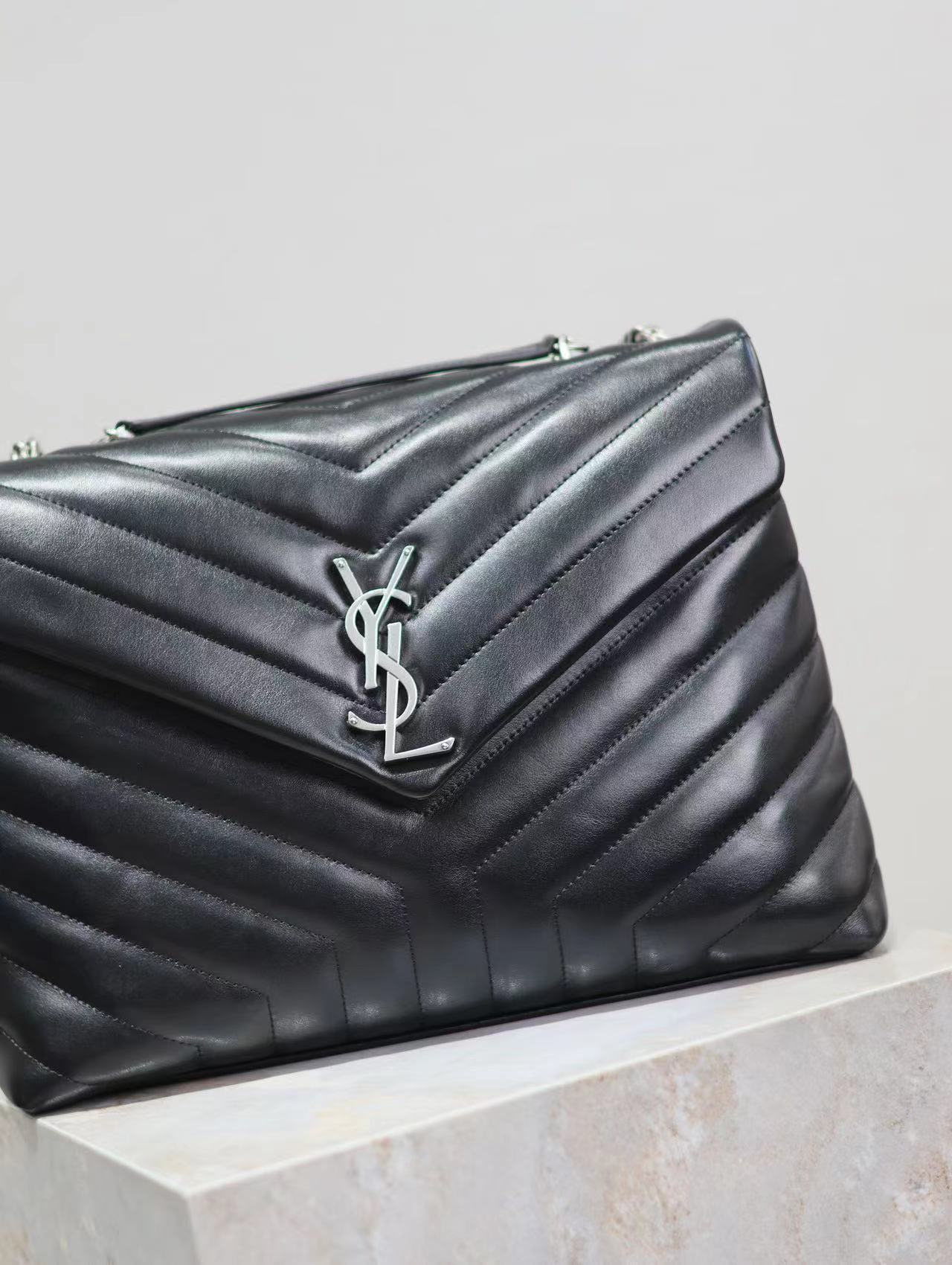 YSL LOULOU MEDIUM CHAIN BAG IN QUILTED "Y" LEATHER