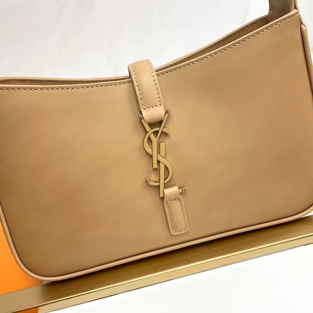 YSL LE 5 À 7 IN SMOOTH LEATHER