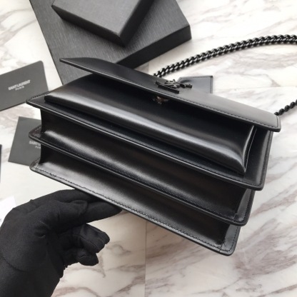 YSL SUNSET MEDIUM CHAIN BAG IN SMOOTH LEATHER