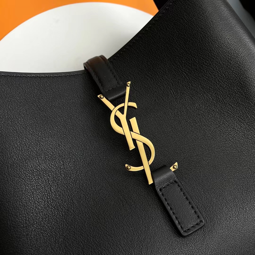 YSL LE 5 Ã7 SUPPLE SMALL IN GRAINED LEATHER