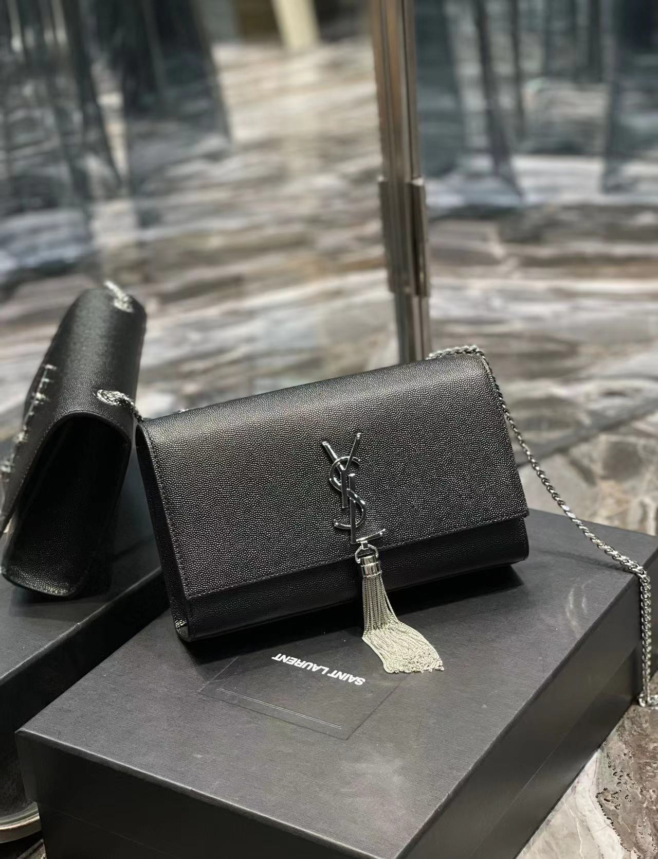 YSL KATE MEDIUM CHAIN BAG WITH TASSEL IN GRAIN DE POUDRE EMBOSSED LEATHER