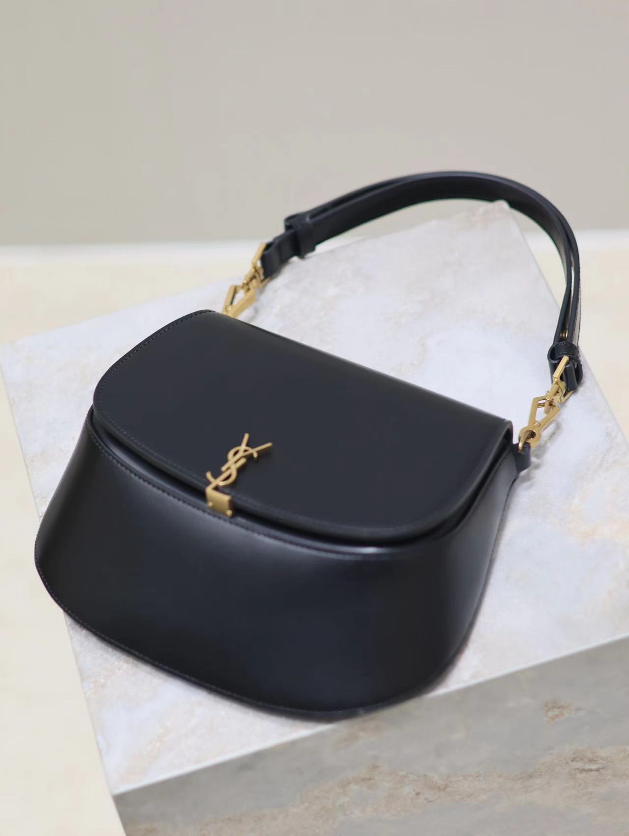 VOLTAIRE TOP HANDLE IN BOX SAINT LAURENT