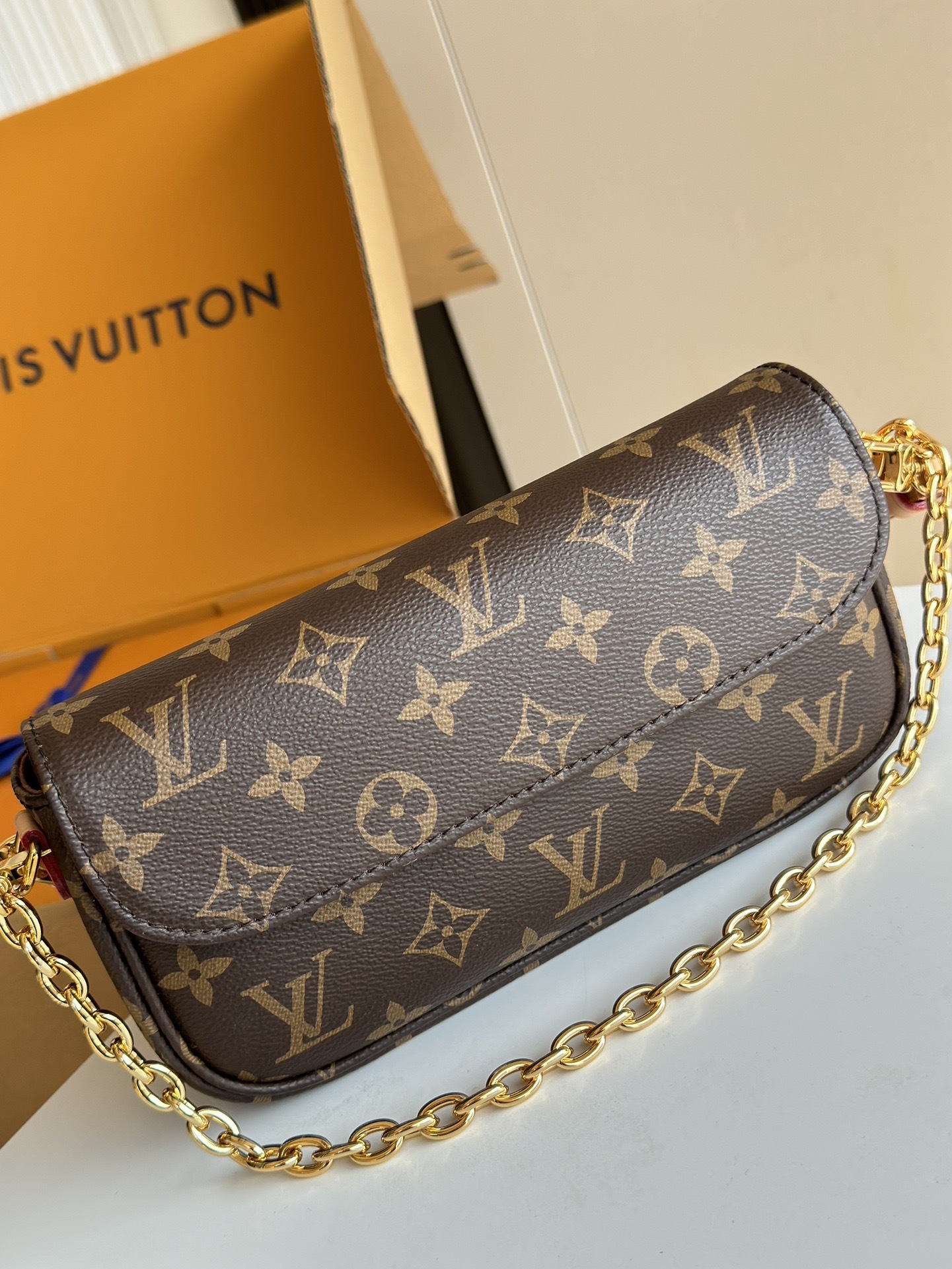 LV Wallet on Chain Ivy