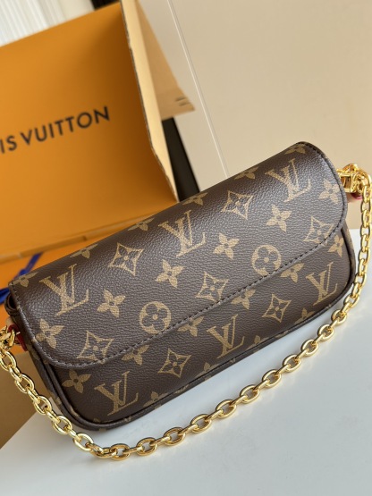 LV Wallet on Chain Ivy