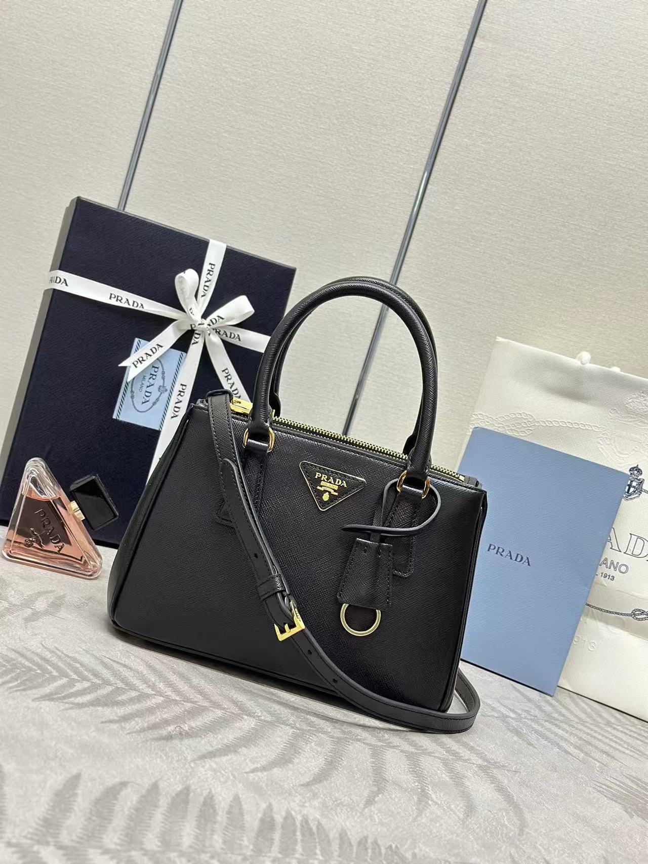 Small Prada Galleria Saffiano leather bag