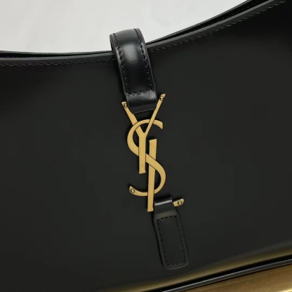 YSL LE 5 À 7 IN SMOOTH LEATHER