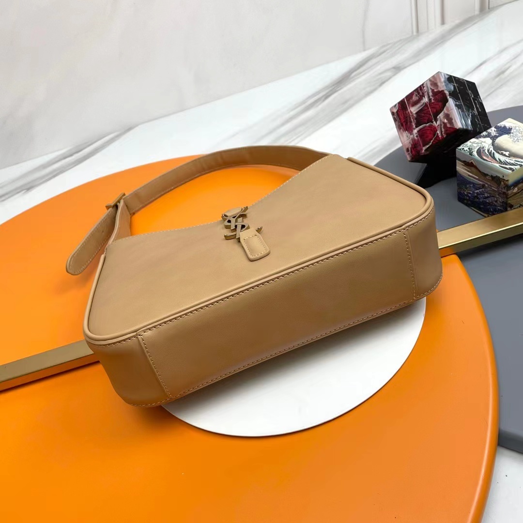 YSL LE 5 À 7 IN SMOOTH LEATHER