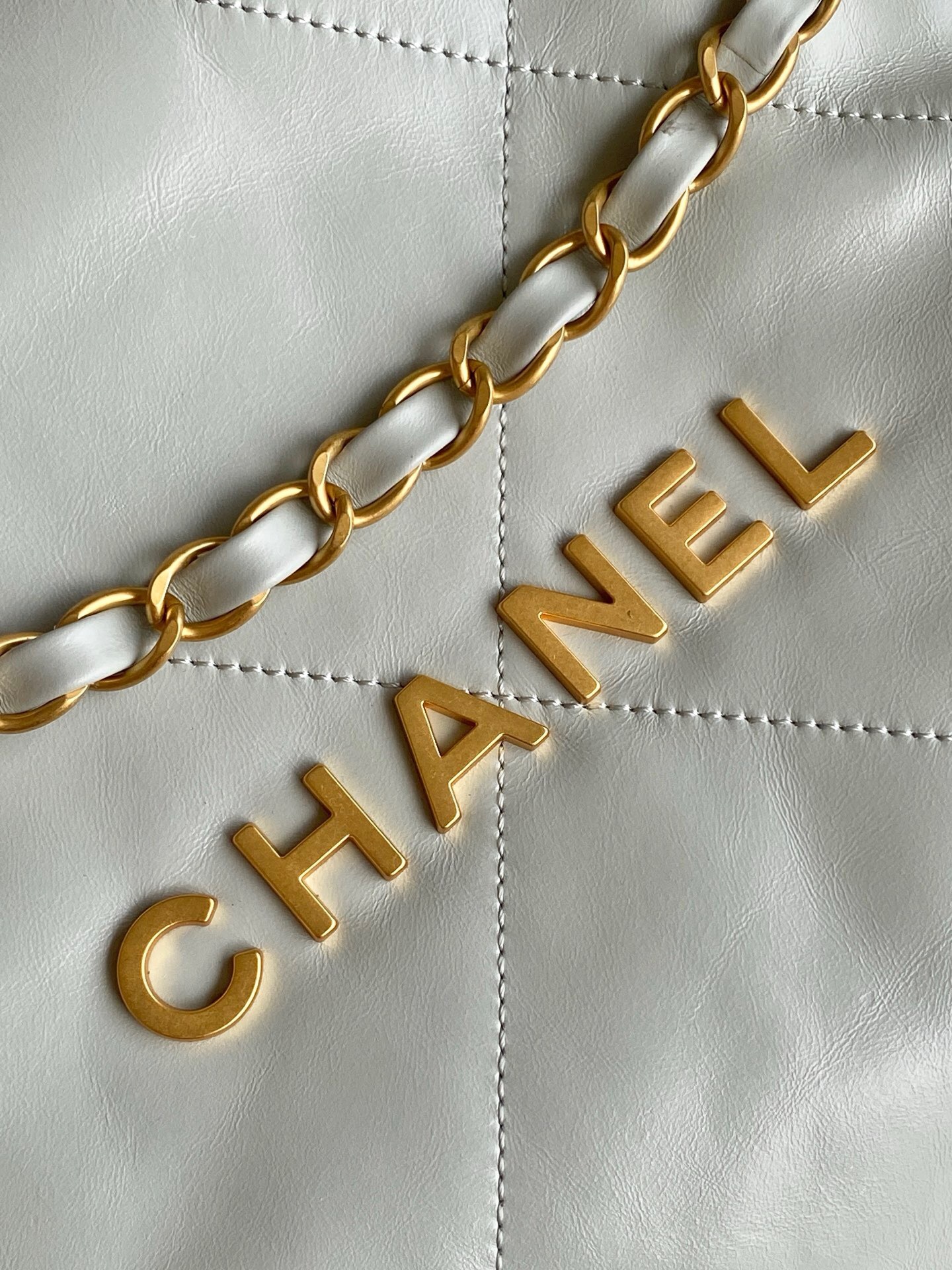 CHANEL 22 Small Handbag