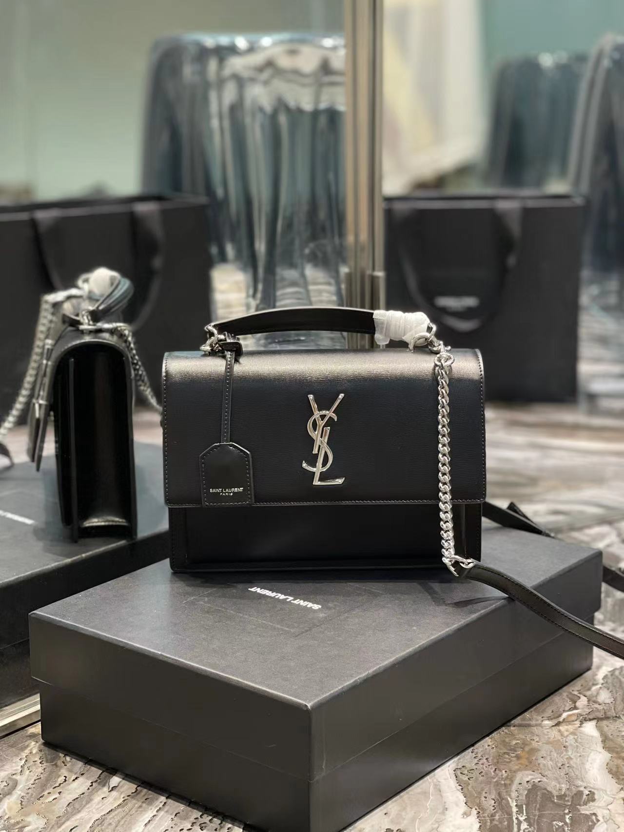 YSL SUNSET MEDIUM TOP HANDLE IN SMOOTH LEATHER