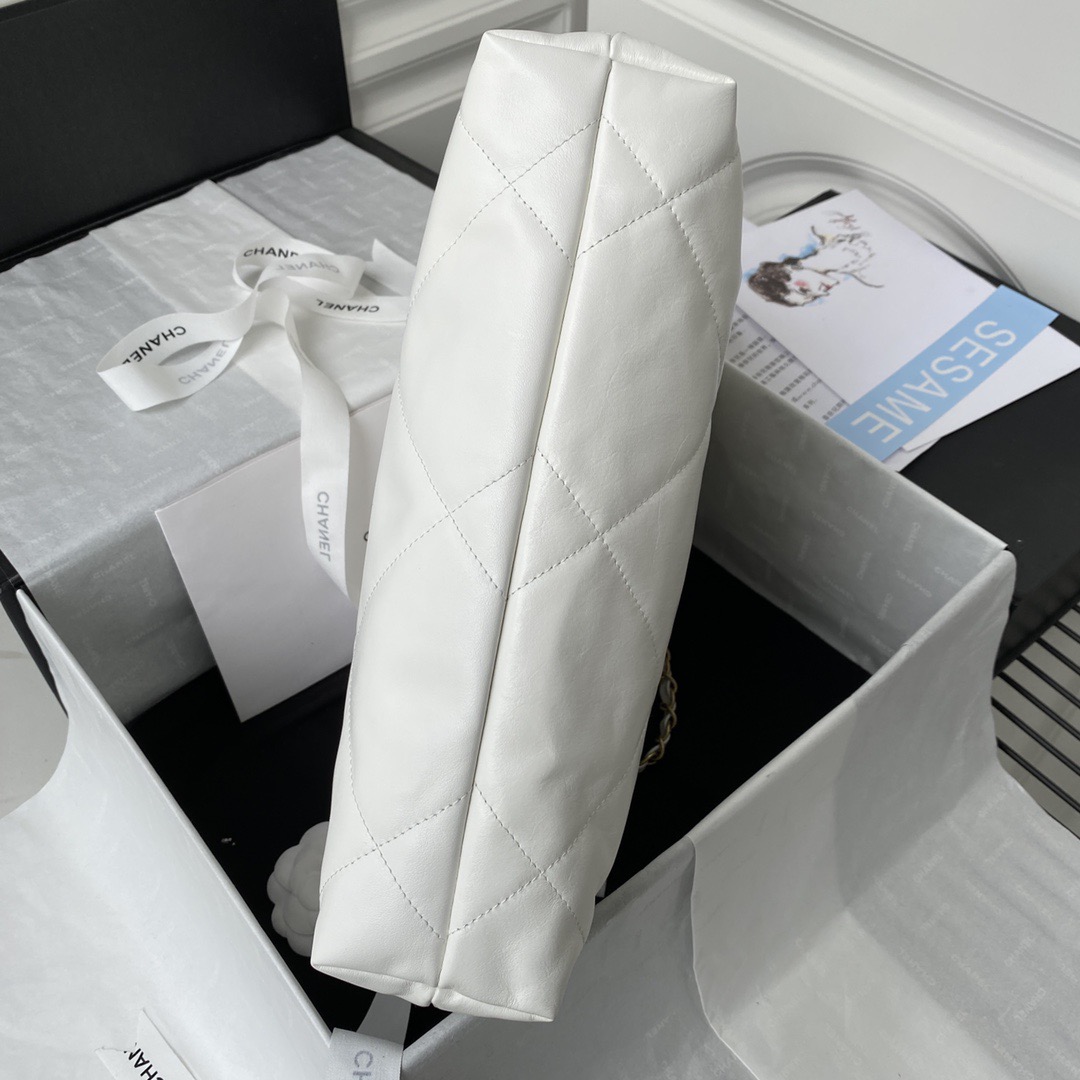 CHANEL 22 Small Handbag