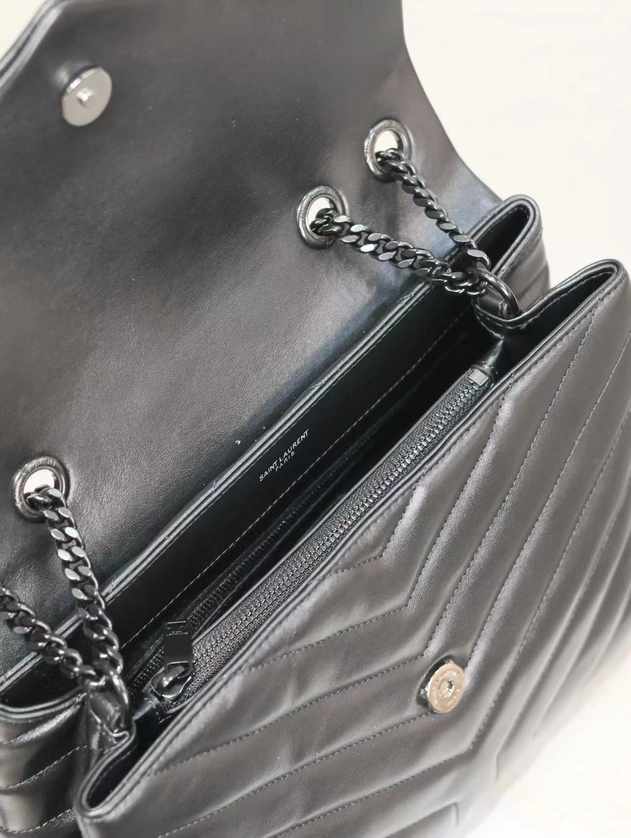 YSL LOULOU MEDIUM CHAIN BAG IN QUILTED "Y" LEATHER